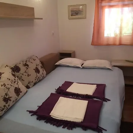 Apartman 22 *